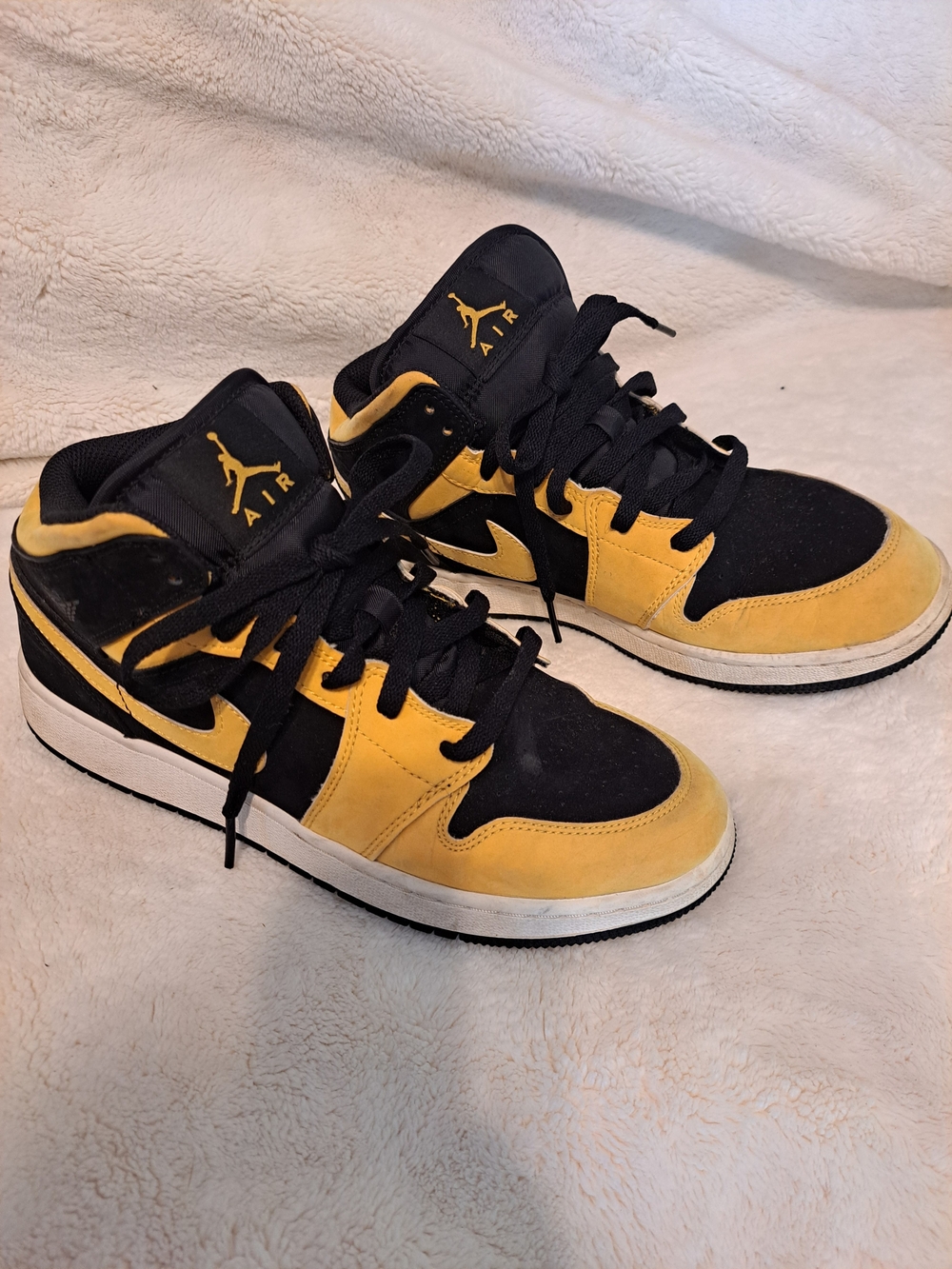 Air Jordan 1 Retro Men’s High-Top Sneakers - Black & Yellow